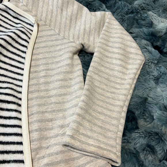 Sweater Jacket size small.  Excellent condition. - Picture 7 of 13